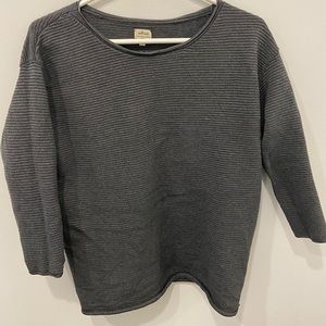 Size small Wilfred sweater